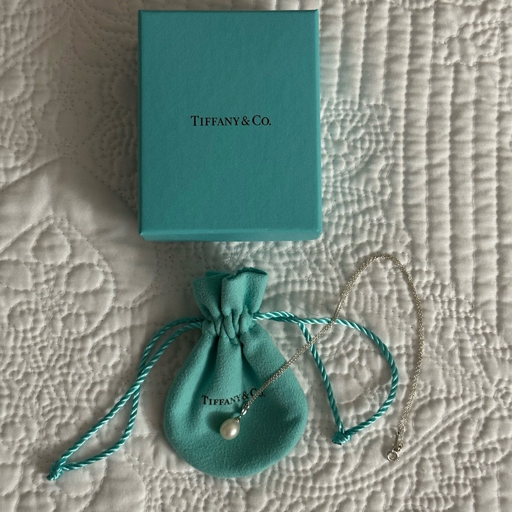 Paloma Picasso Olive leaf pearl pendant